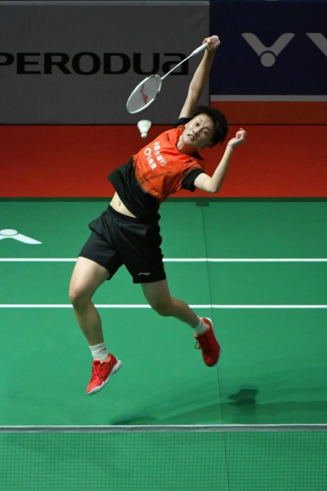 队员们围绕 队员们围绕